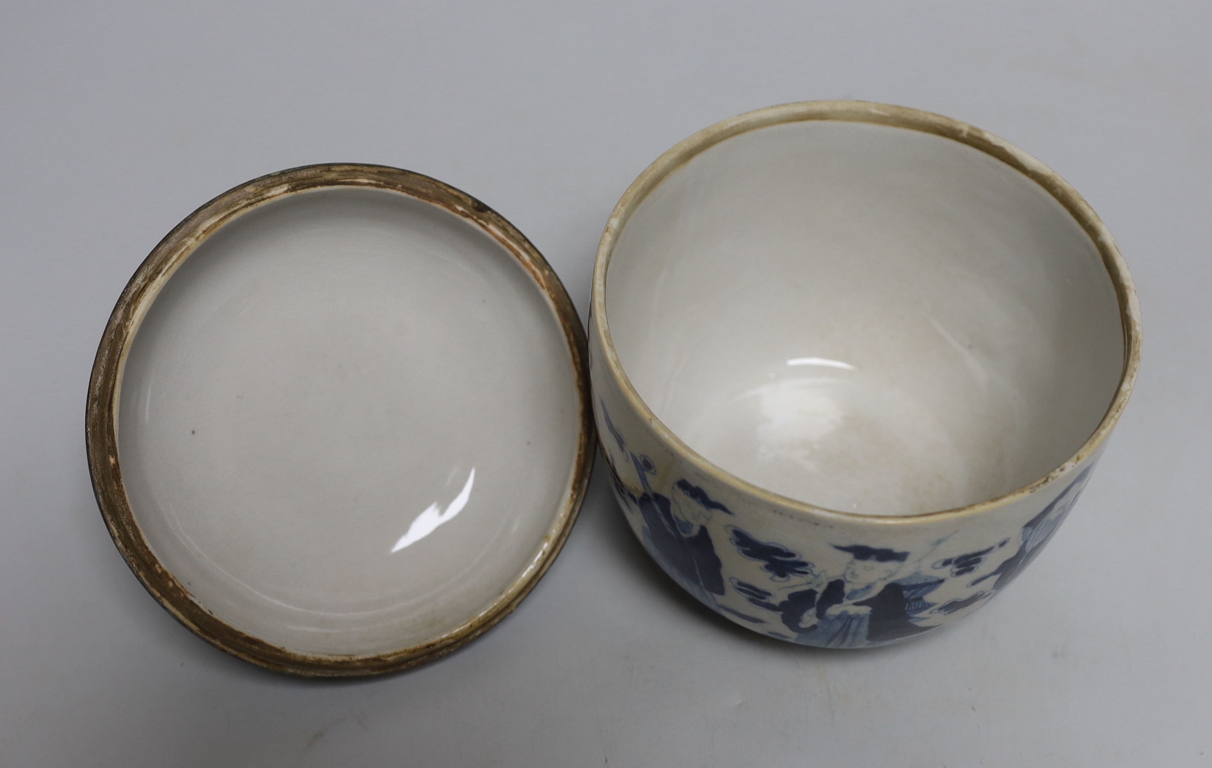 A 20th century Chinese jar and cover with 8 immortals, 18cm